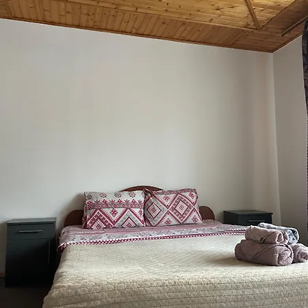 у тараса і лесі Konukevi Yaremche