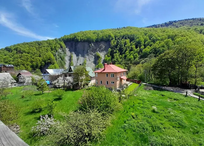 Konukevi у тараса і лесі